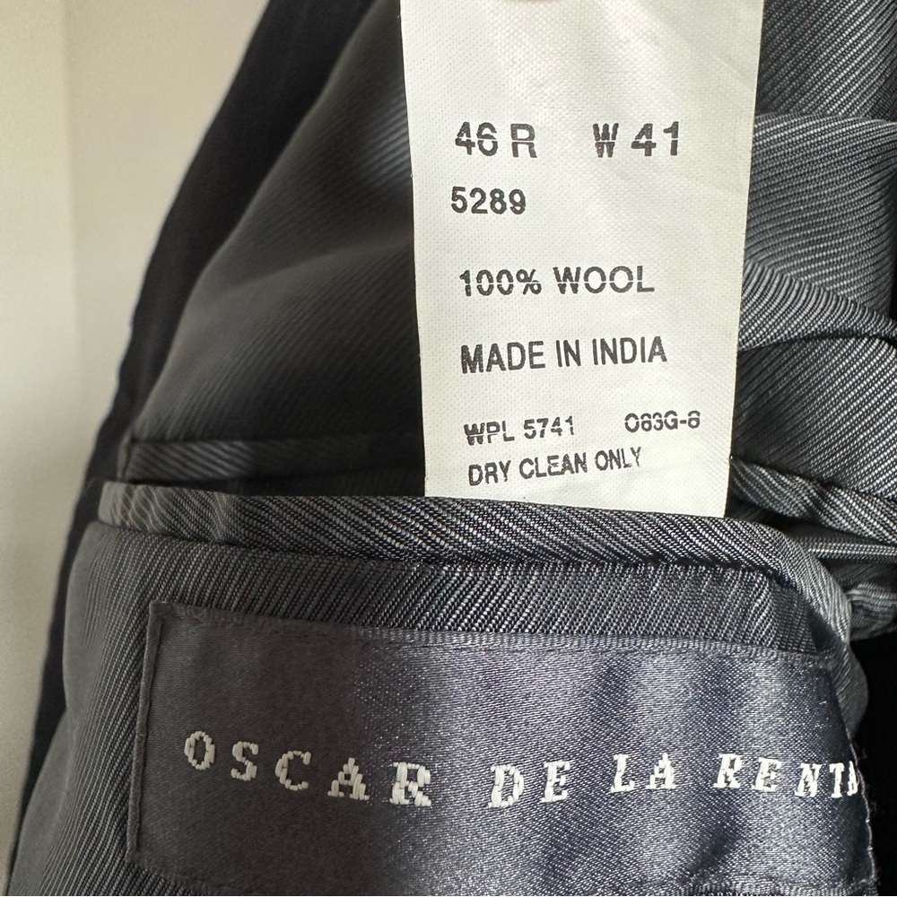 Oscar de la Renta men’s 3 piece suit - Picture 7 of 8